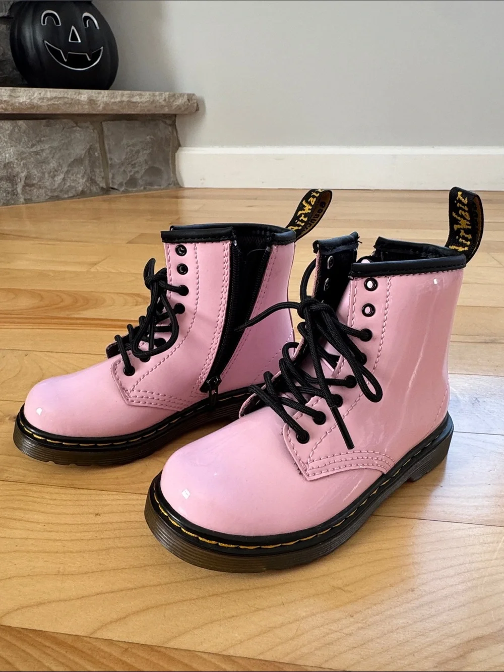 BRAND NEW Dr Martens - size 9c